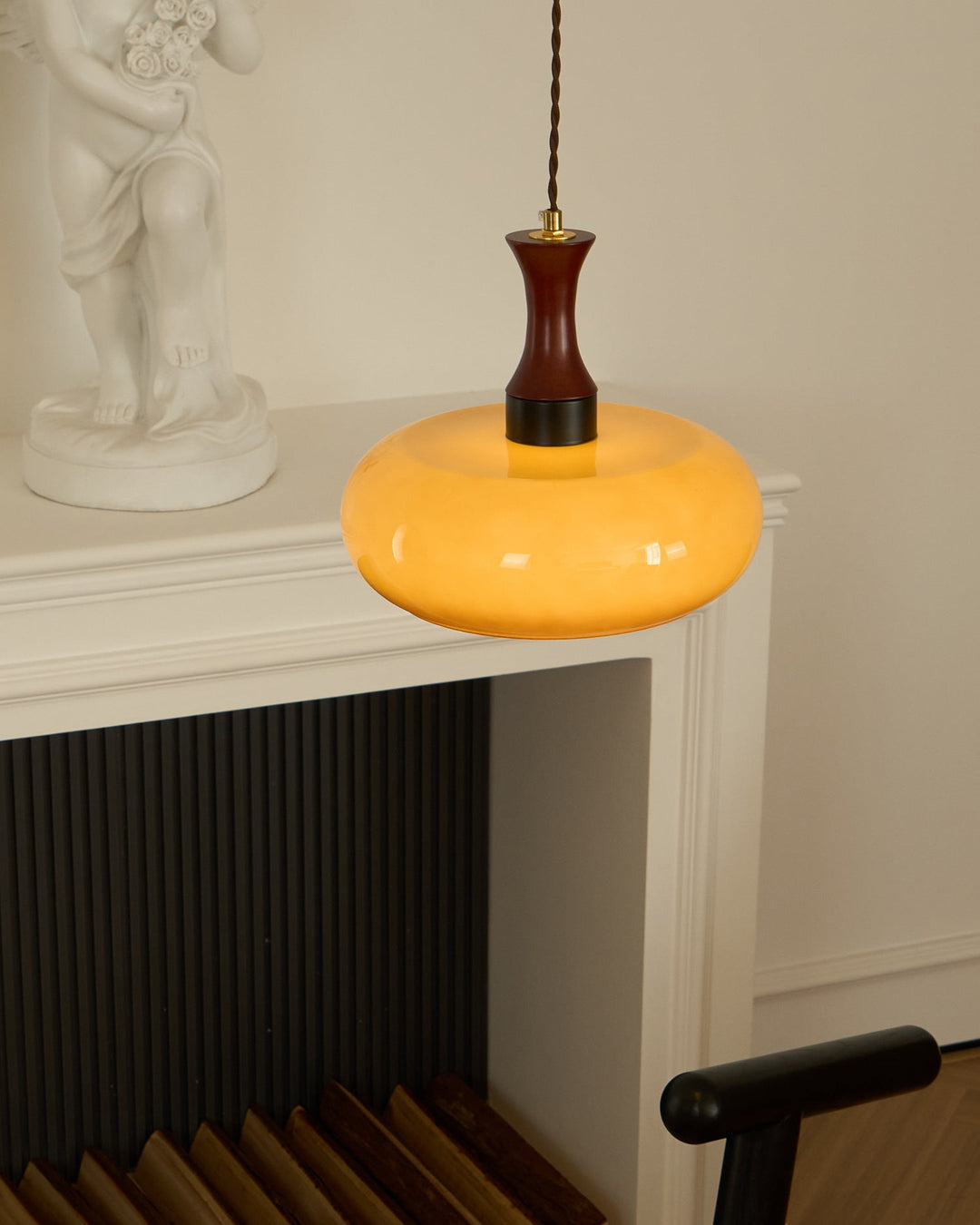 Mayon Hängeleuchte mit braunem Glasschirm