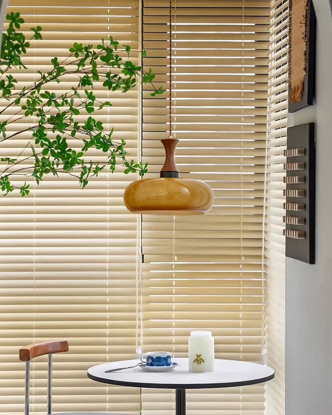 Mayon Hängeleuchte mit braunem Glasschirm