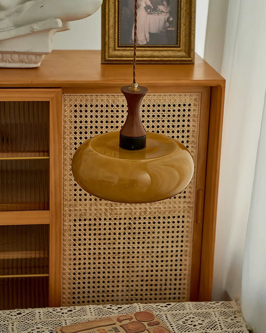 Mayon Hängeleuchte mit braunem Glasschirm