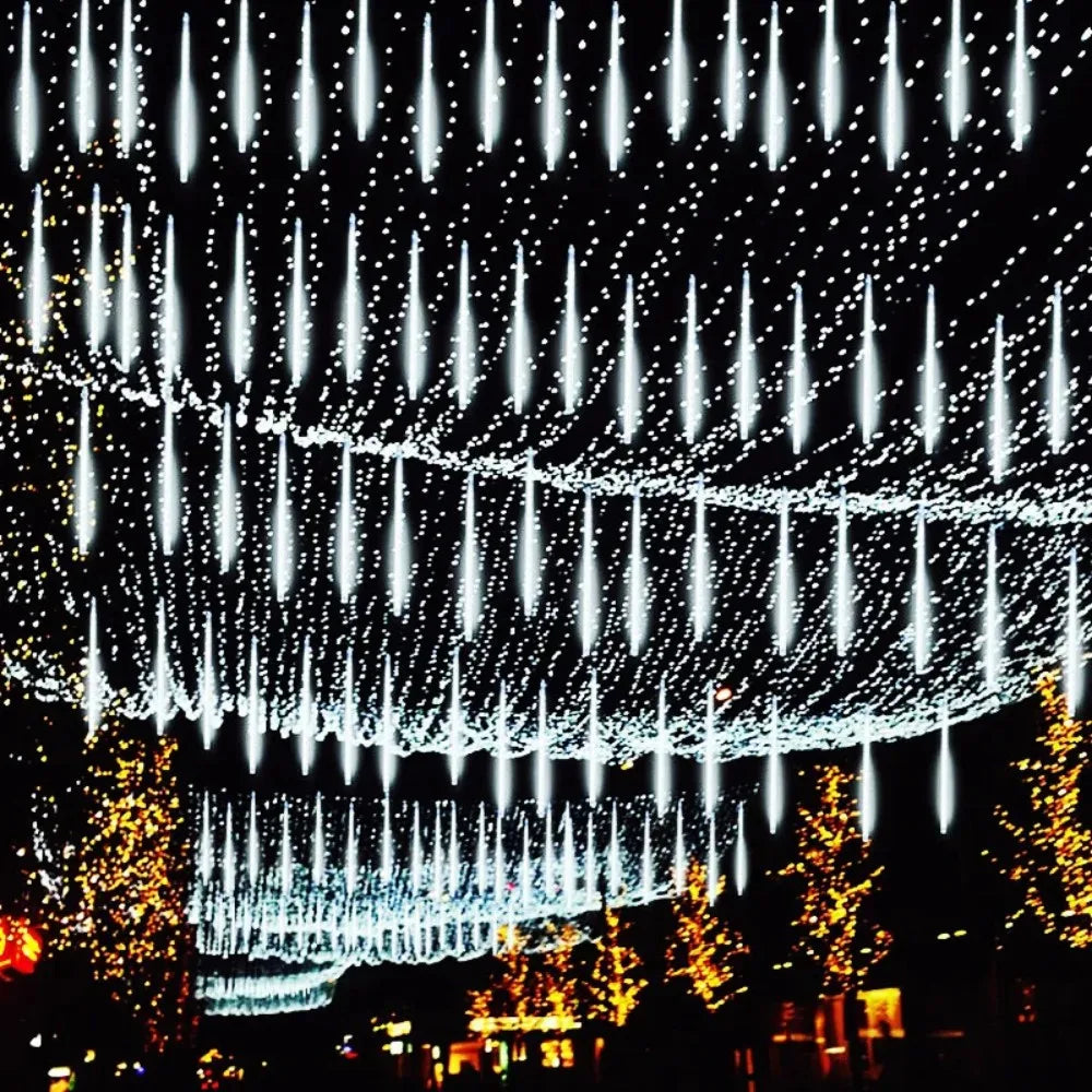 Verspielte wetterfeste LED-Meteorlichter für Garten und Balkon