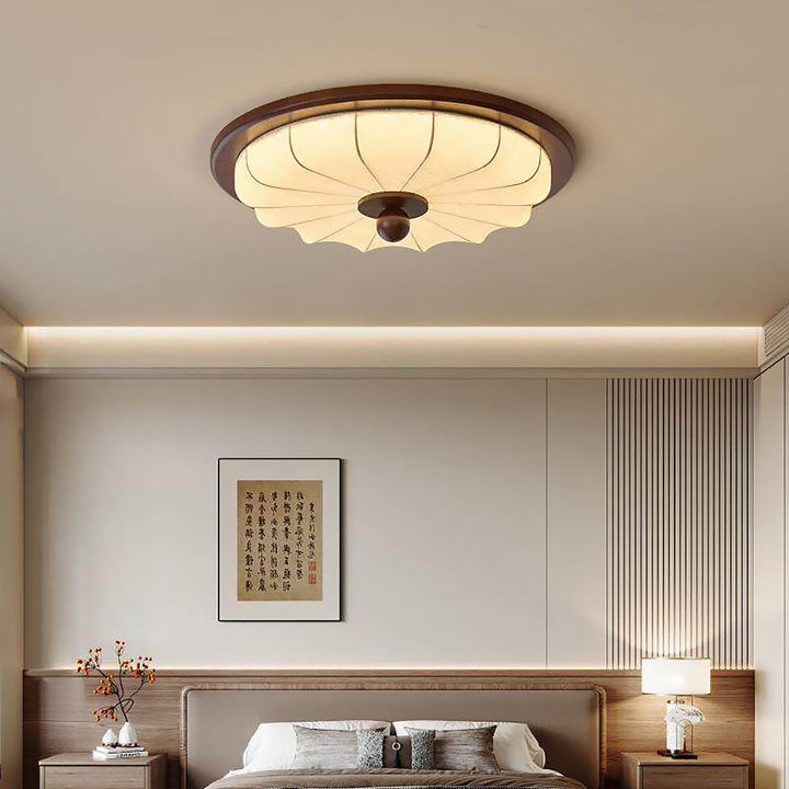 Elegante Deckenlampe aus Stoff und Holz für moderne Wohnbereiche
