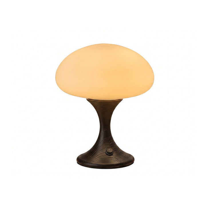 Tischlampe im Pilzdesign aus Holz und Glas auf weißem Hintergrund