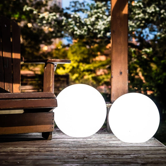 Kabellose LED-Stehleuchte mit Farbwechsel für Innen- und Außenbereich
