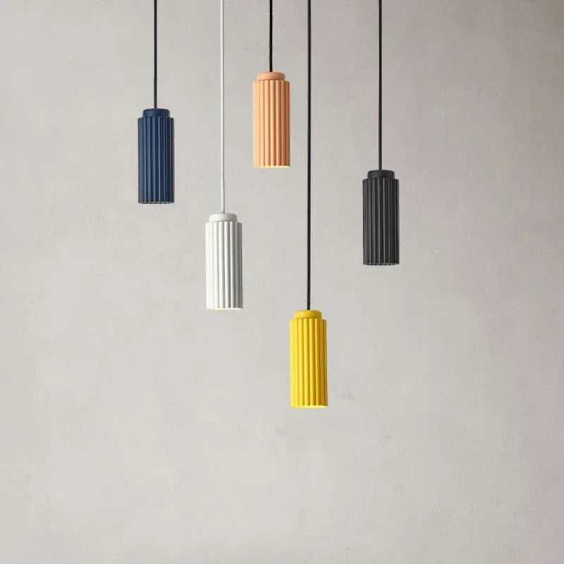 Skandinavische LED-Hängeleuchte im modernen Rillen-Design