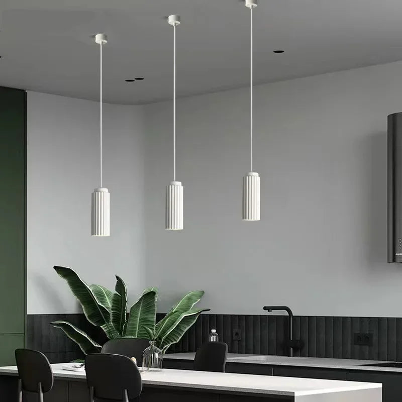 Skandinavische LED-Hängeleuchte im modernen Rillen-Design