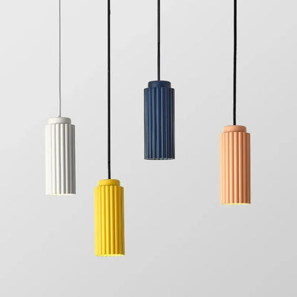 Skandinavische LED-Hängeleuchte im modernen Rillen-Design