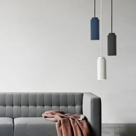 Skandinavische LED-Hängeleuchte im modernen Rillen-Design