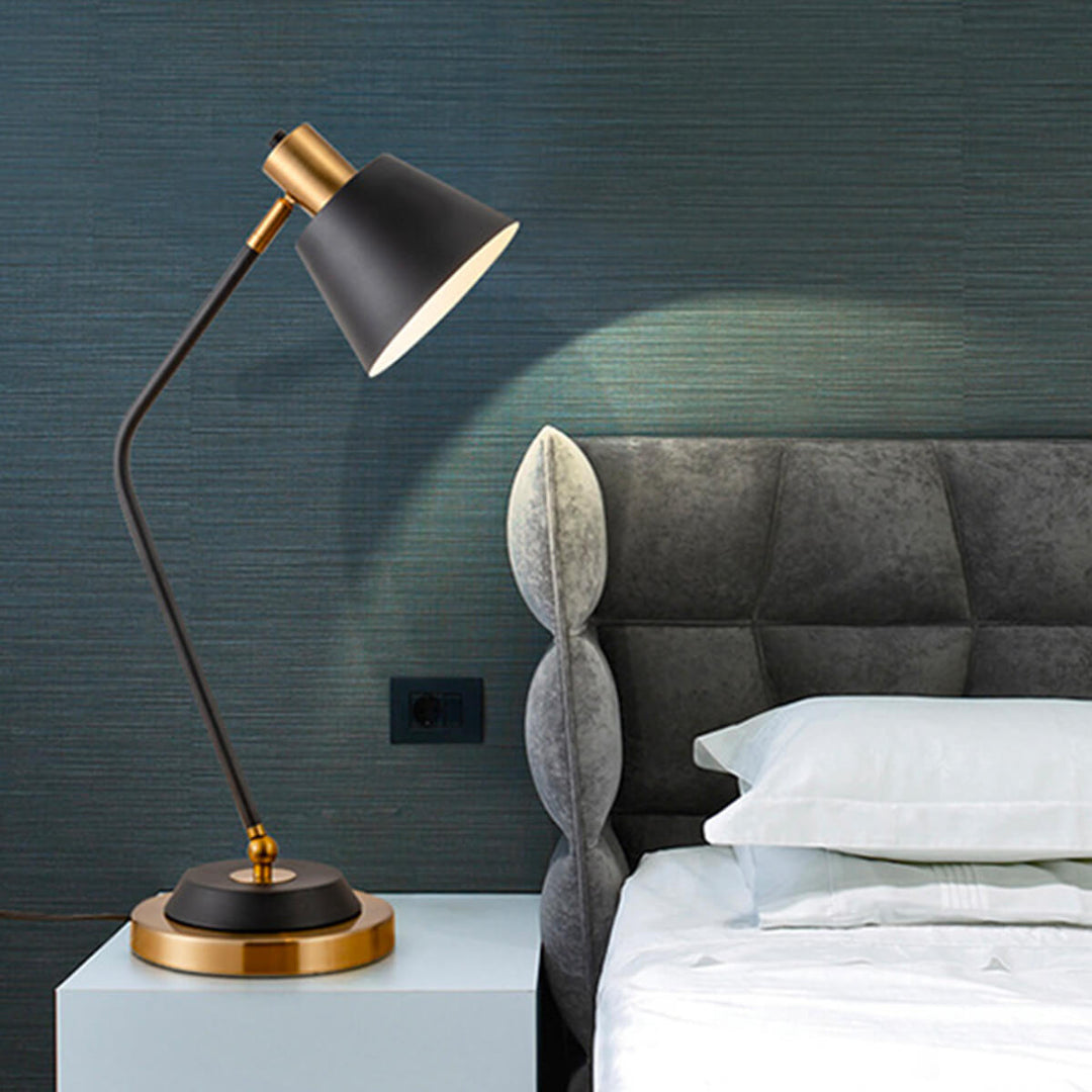 Wandleuchte aus Eisen mit modernem, schlichtem Design