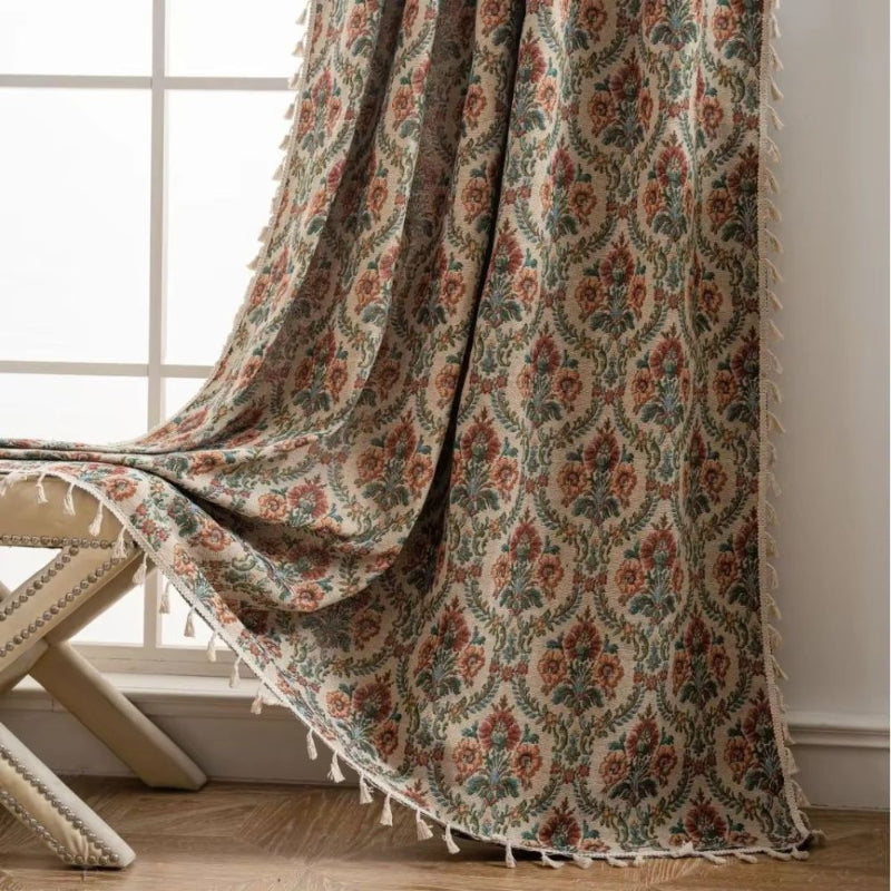 Vorhang mit Blumenmuster – Boho Gardine mit Quastenabschluss