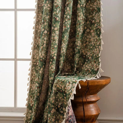 Vorhang mit Blumenmuster – Boho Gardine mit Quastenabschluss