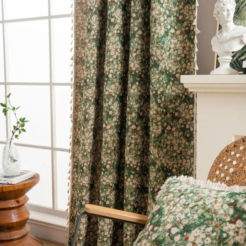 Vorhang mit Blumenmuster – Boho Gardine mit Quastenabschluss