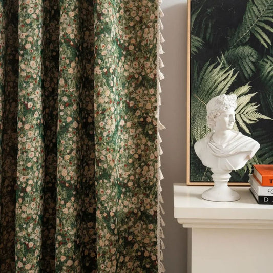 Vorhang mit Blumenmuster – Boho Gardine mit Quastenabschluss