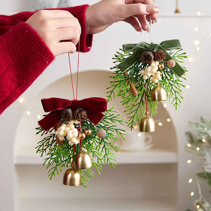 Festlicher Weihnachtskranz als dekorativer Türschmuck