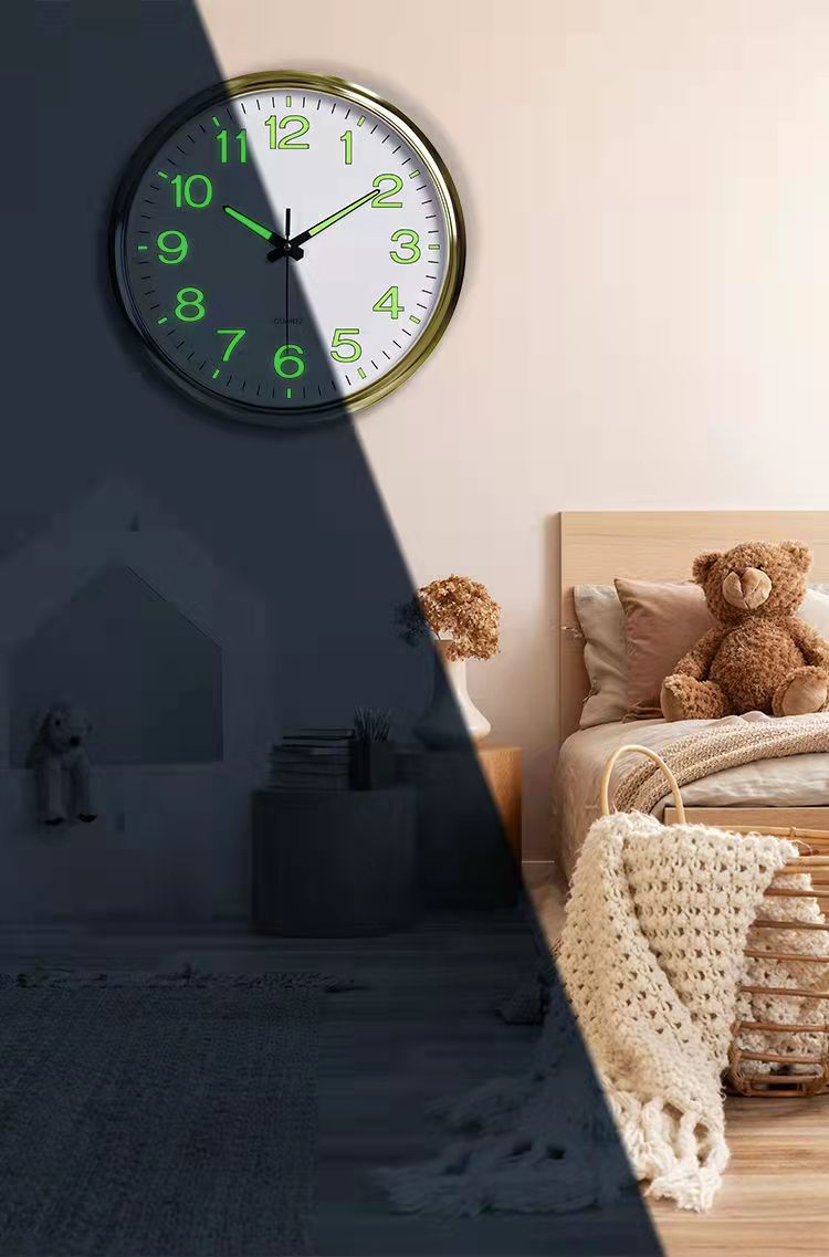 Leuchtende Wanduhr in modernem Design für Schlafzimmer oder Flur