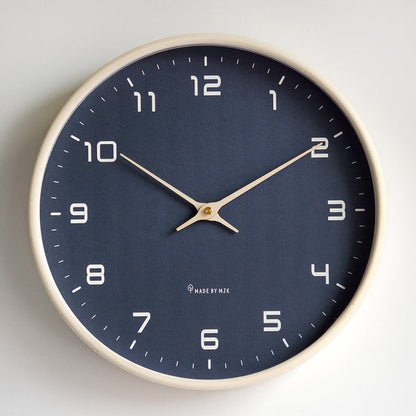 Geräuschlose Wanduhr Aus Holz Mit Zeitlosem Design