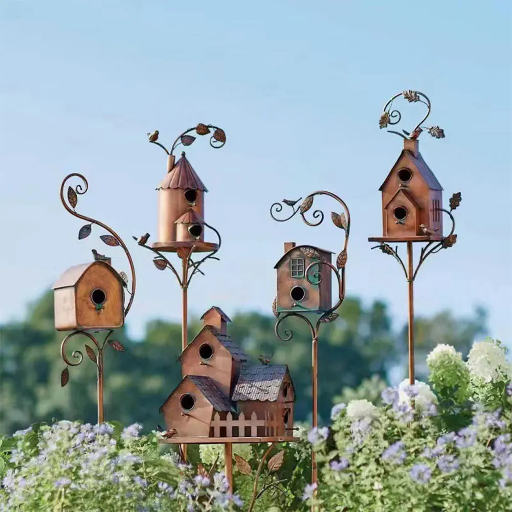 Dekoratives wetterfestes Vogelhaus mit Stab für stilvolle Gartengestaltung