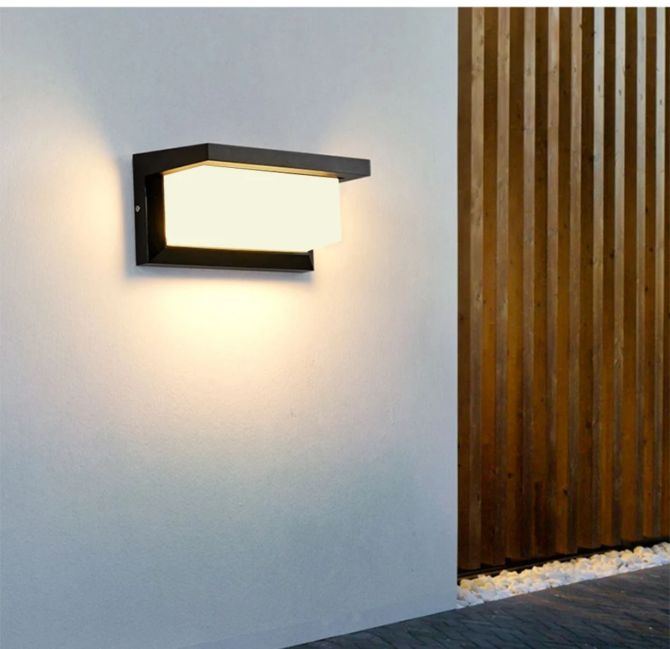 Moderne Außenwandleuchte aus Aluminium in rechteckigem Design