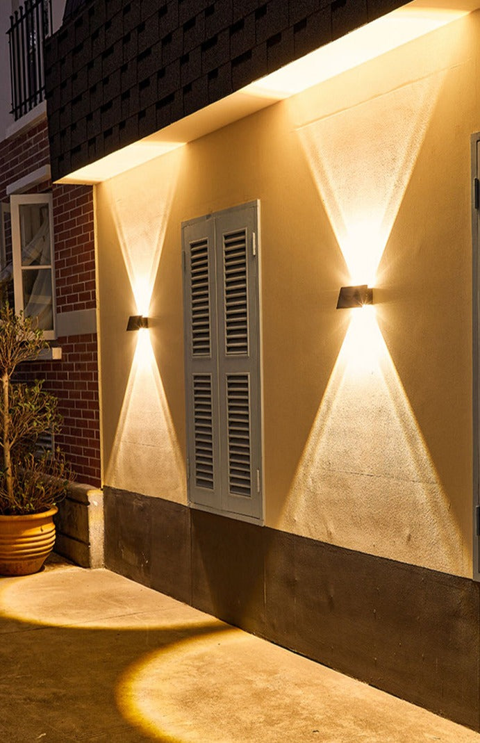 Elegante moderne Solar-Wandleuchte für stilvolle Außenbereiche
