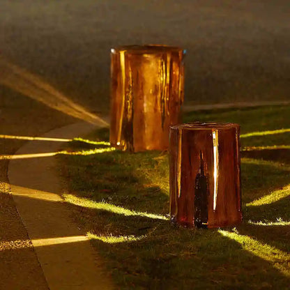Kreative LED-Gartenleuchte in Baumstamm-Optik für naturnahe Außenbereiche
