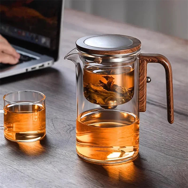 Elegante Glasteekanne mit Edelstahl-Infuser