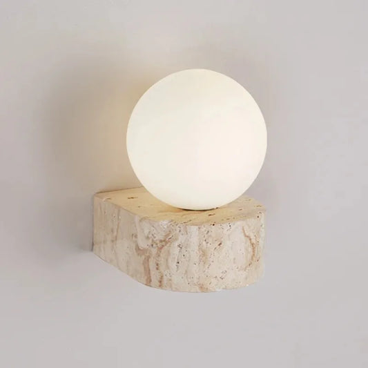 LED-Wandleuchte mit Steinsockel und Kugelglas für stilvolle Innenräume