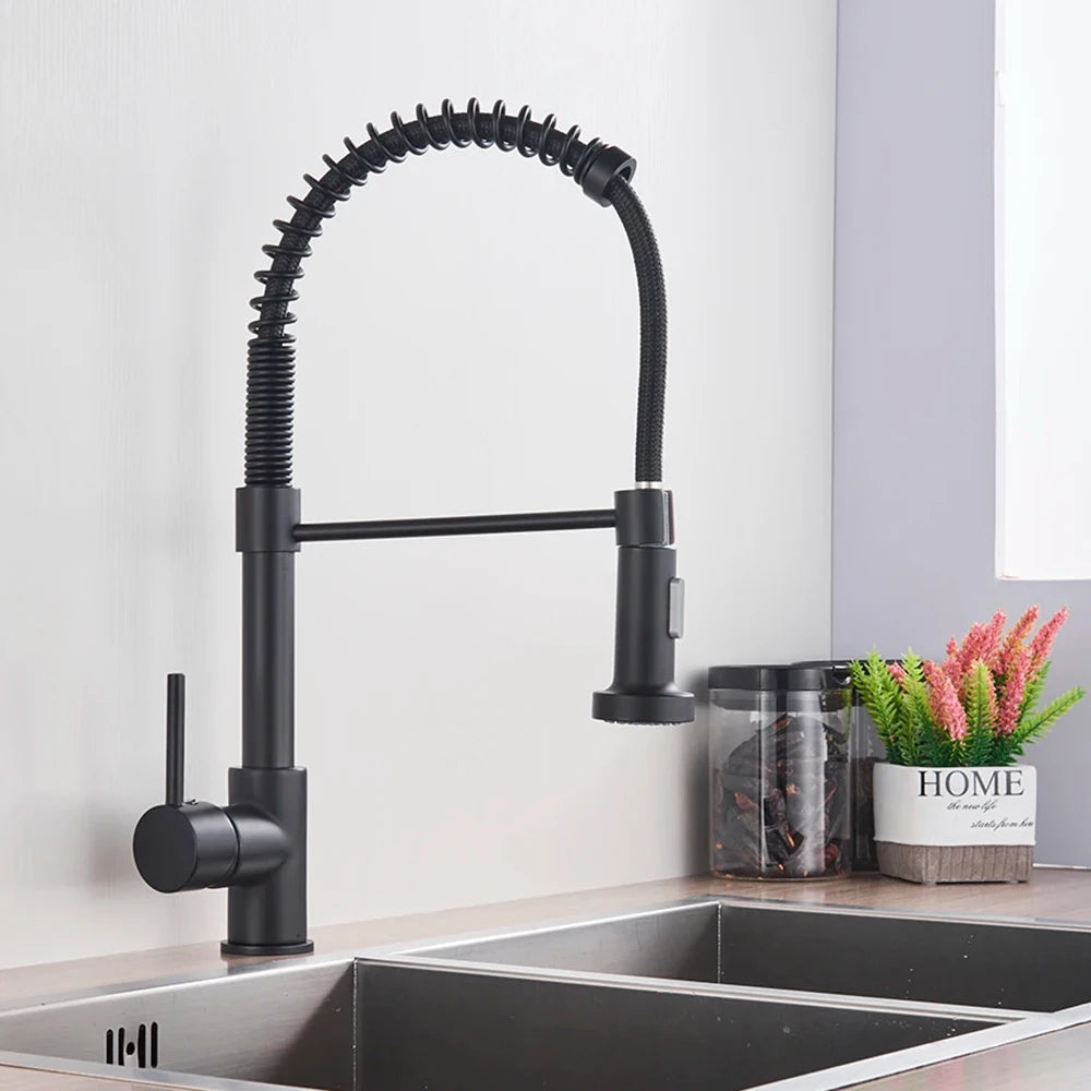 Moderne Küchenarmatur mit Ausziehbrause