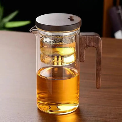 Elegante Glasteekanne mit Edelstahl-Infuser