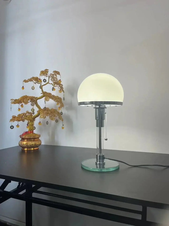 Bauhaus Sphere Tischlampe mit Glas-Kugelschirm