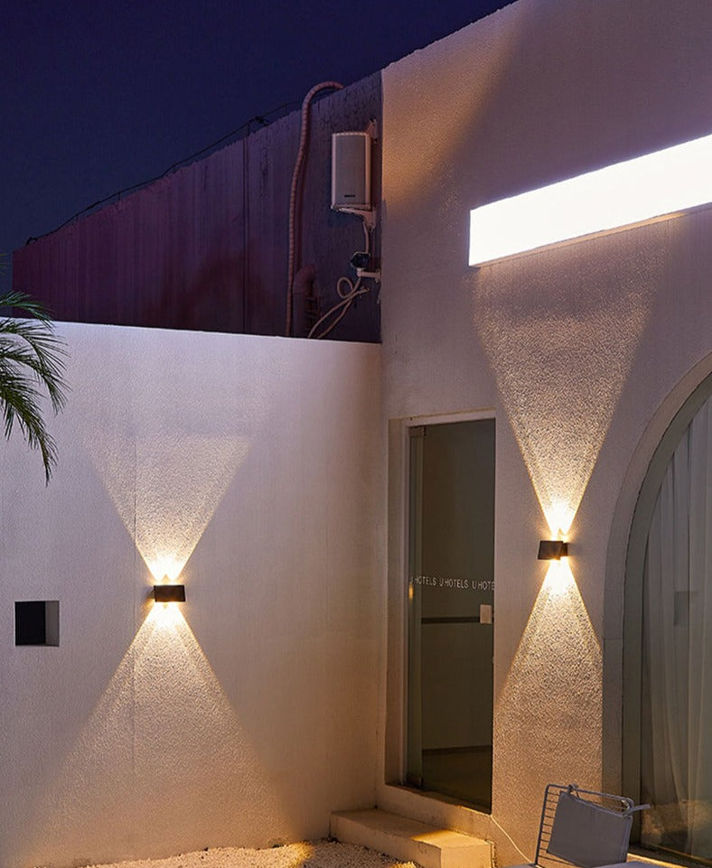 Elegante moderne Solar-Wandleuchte für stilvolle Außenbereiche