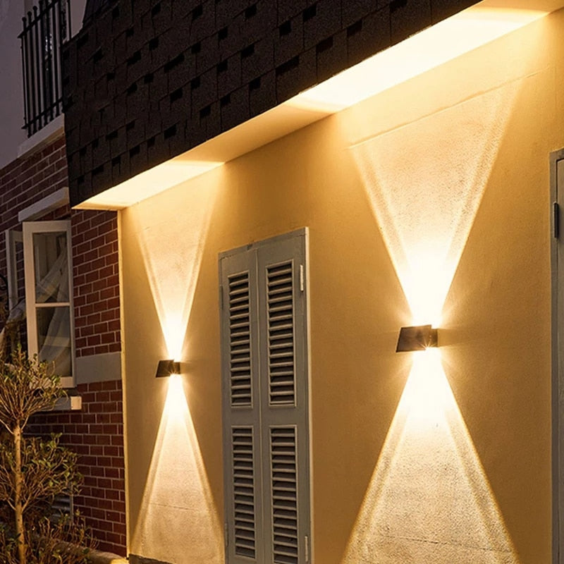Elegante moderne Solar-Wandleuchte für stilvolle Außenbereiche
