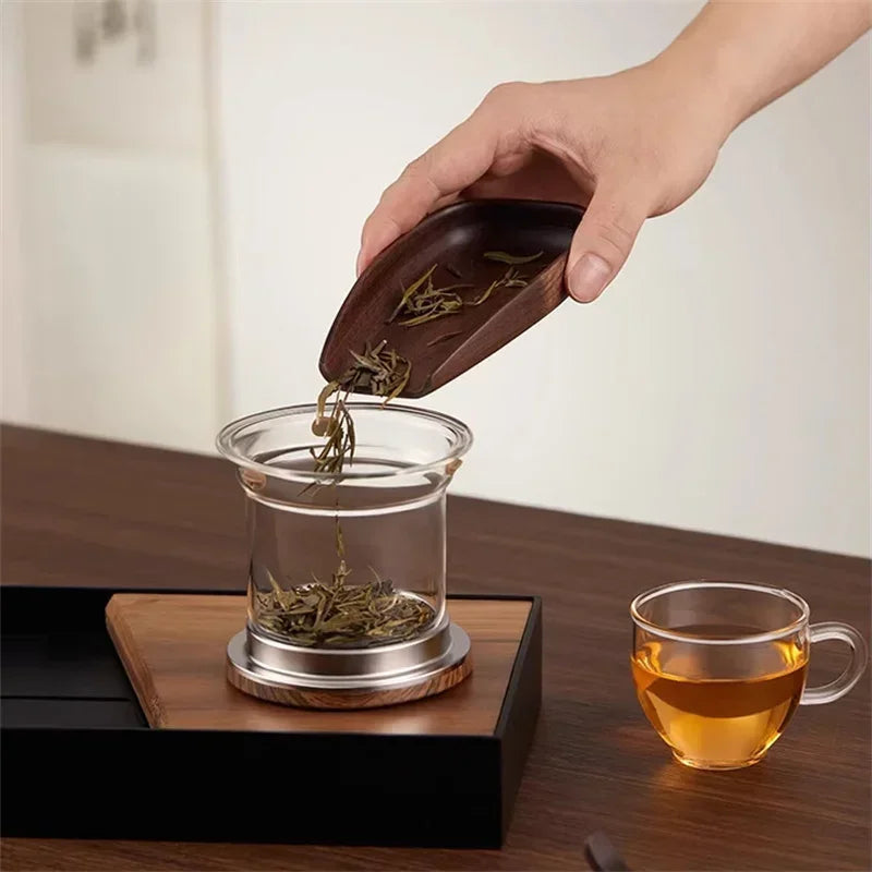 Elegante Glasteekanne mit Edelstahl-Infuser
