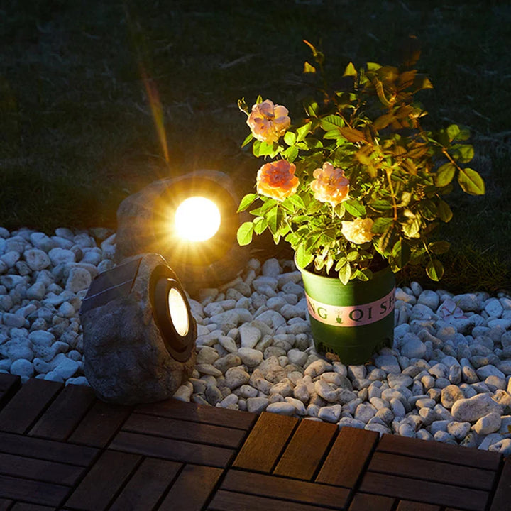 Solarbetriebene LED-Wegeleuchte im Naturstein-Design