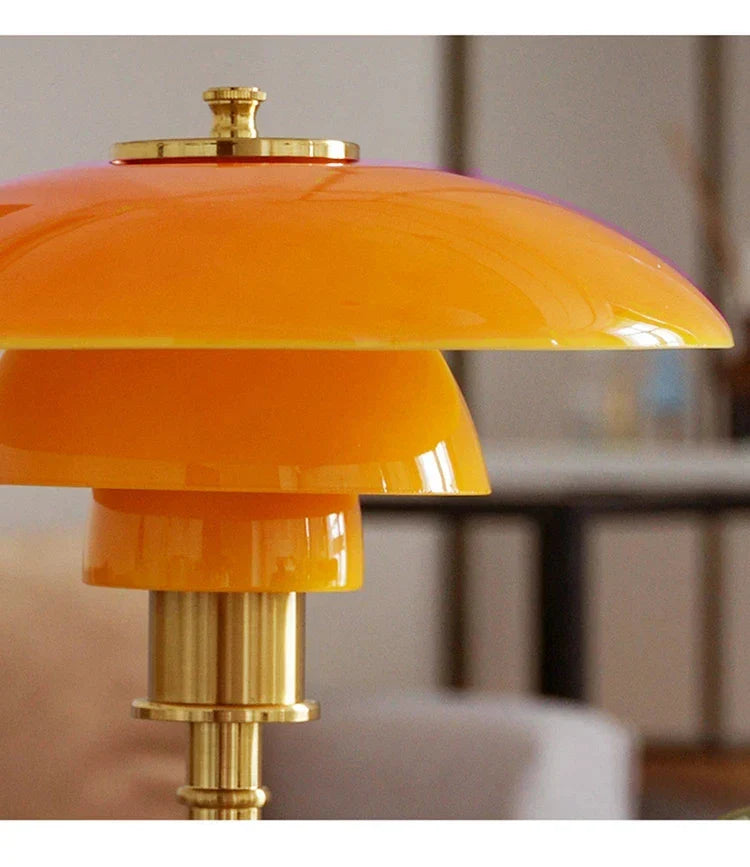 Bauhaus Ember Tischlampe mit Glas und Metallfuß