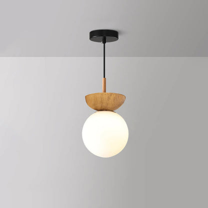 Deckenleuchte mit Glas Kugel und Holzoptik im japanisch-nordischen Stil