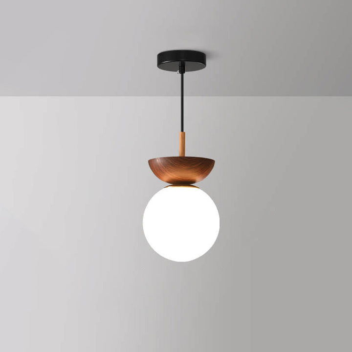 Deckenleuchte mit Glas Kugel und Holzoptik im japanisch-nordischen Stil