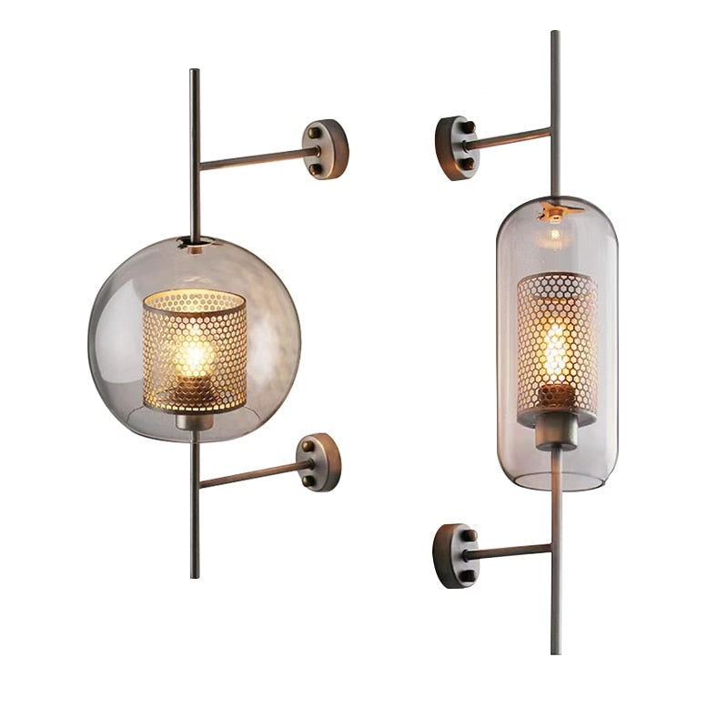 Wandlampe mit Waben-Glaskugel – Modernes Design mit Messingrahmen