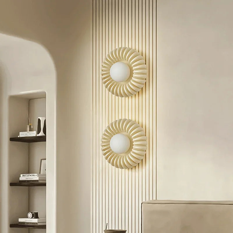 Runde Wandlampe mit Milchglas – Dekoratives Design für Wohn- und Schlafzimmer