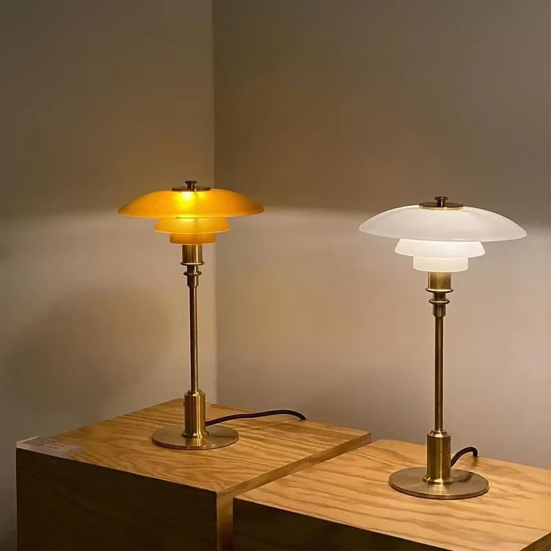 Dimmbare Tischlampe im dänischen Design