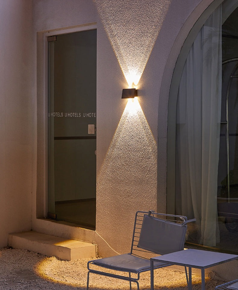Elegante moderne Solar-Wandleuchte für stilvolle Außenbereiche