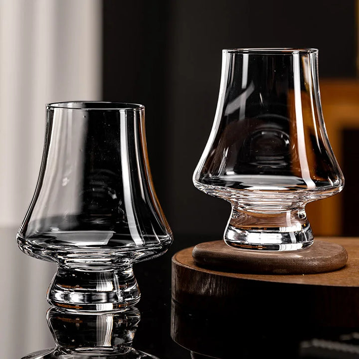 Klares Whiskeyglas mit klassischer Form