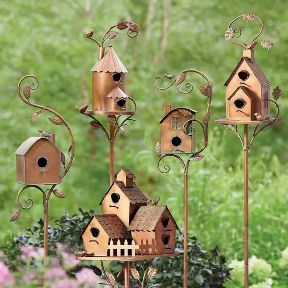 Dekoratives wetterfestes Vogelhaus mit Stab für stilvolle Gartengestaltung