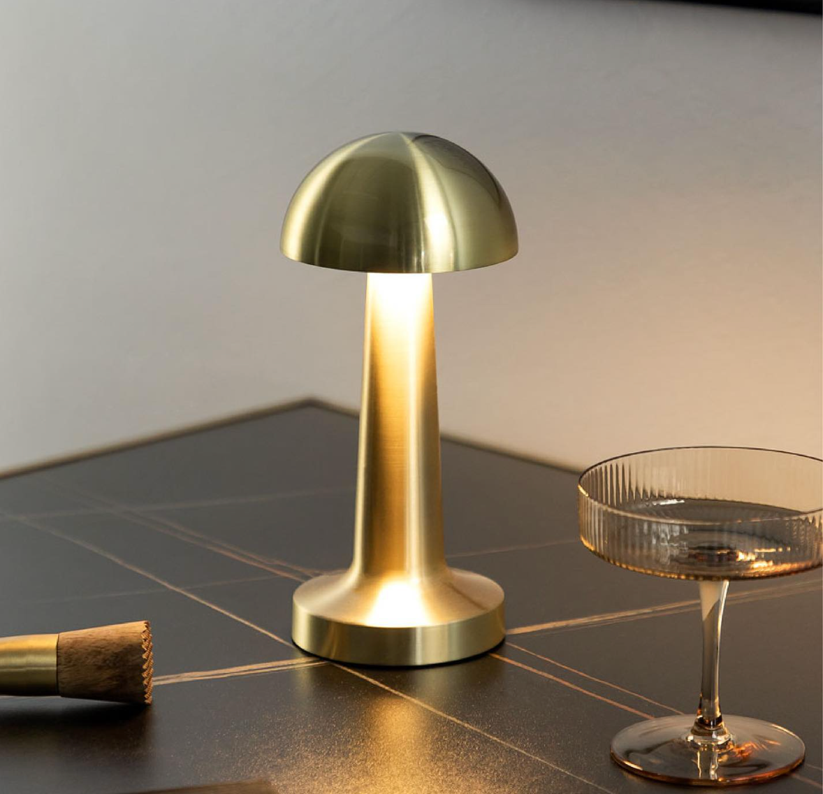 Moderne Kabellose LED-Tischlampe mit Touch-Steuerung – Stilvolle Beleuchtung für Ihr Zuhause
