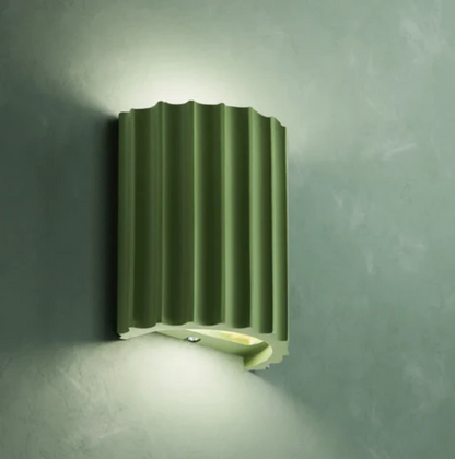 Moderne Wandlampe aus Kunstharz – Stilvolle LED-Wandleuchte für Wohn- und Schlafräume