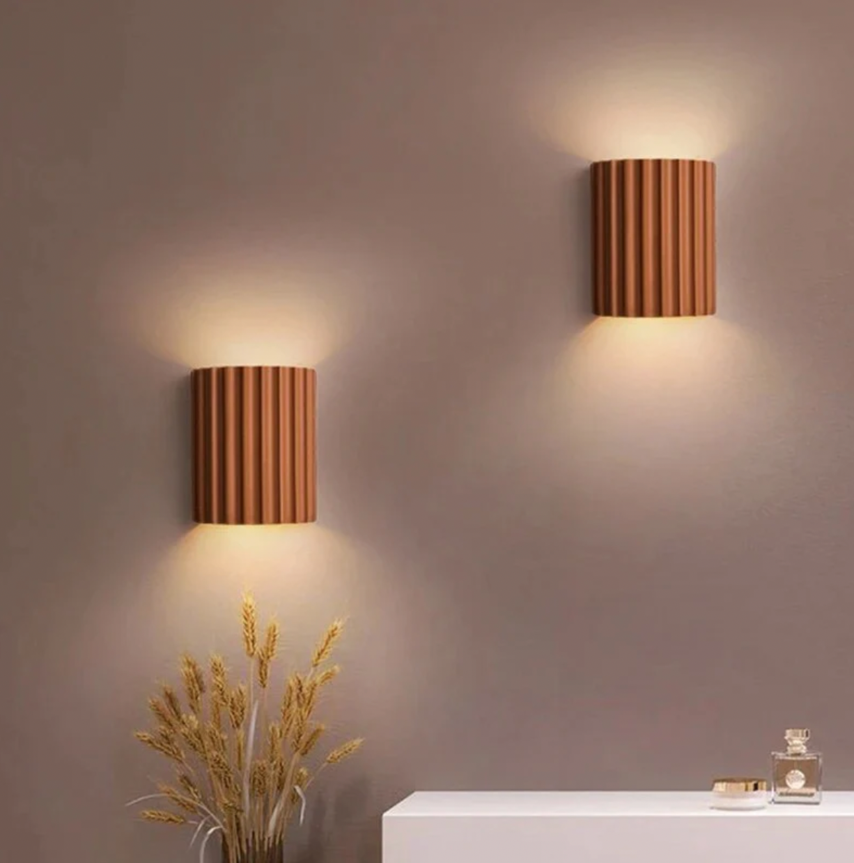 Moderne Wandlampe aus Kunstharz – Stilvolle LED-Wandleuchte für Wohn- und Schlafräume