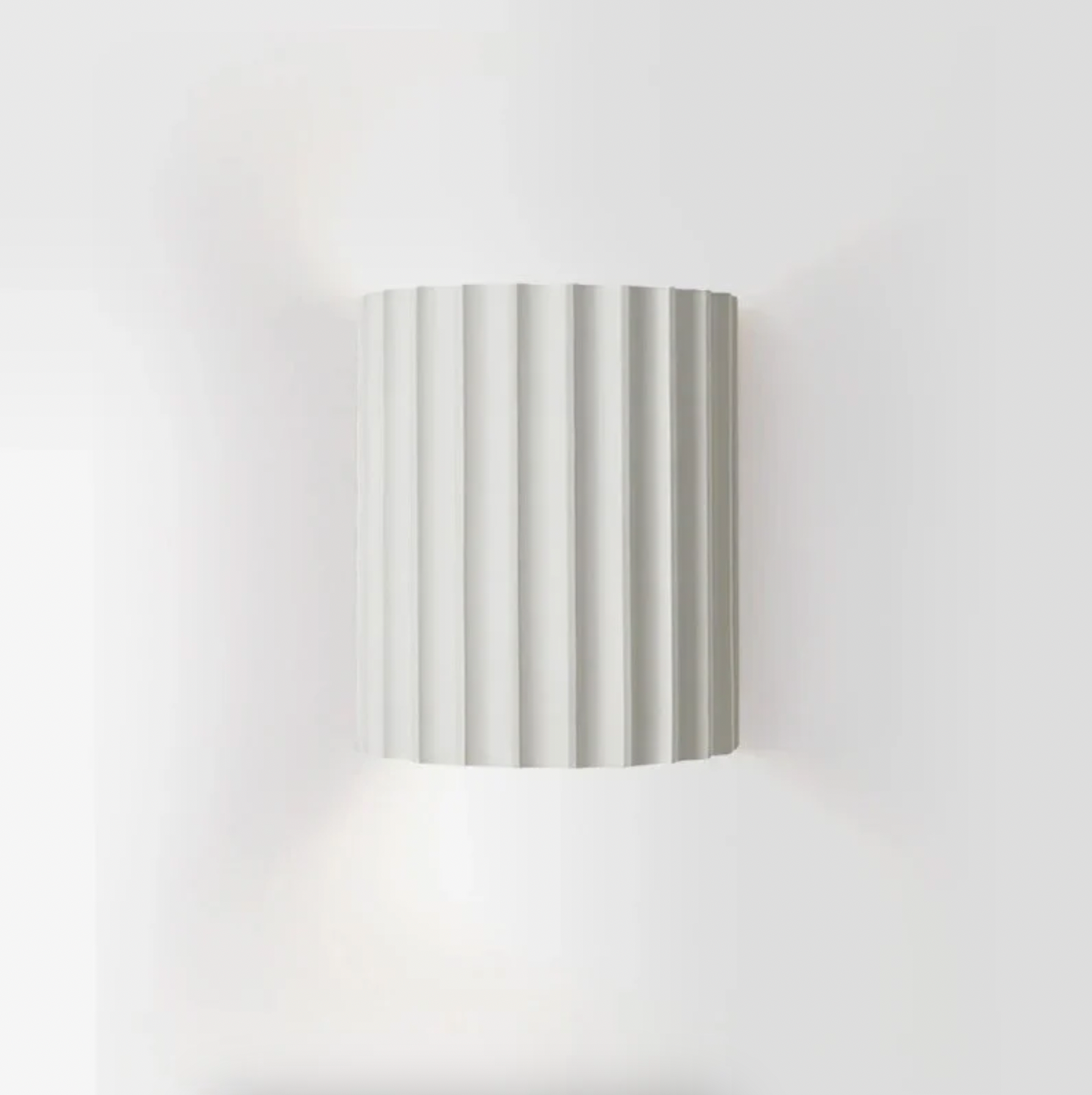 Moderne Wandlampe aus Kunstharz – Stilvolle LED-Wandleuchte für Wohn- und Schlafräume