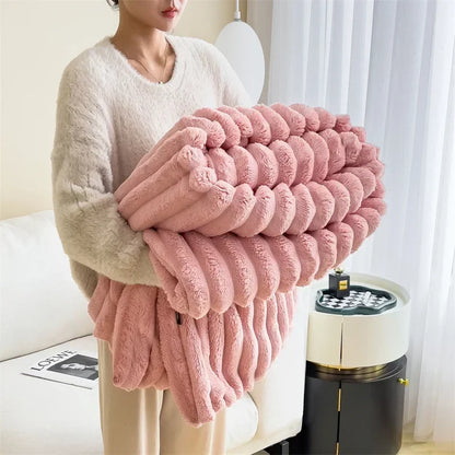 Kuschelige Fleecedecke aus Lammfellimitat - Weiche Sofadecke für warme Wintertage