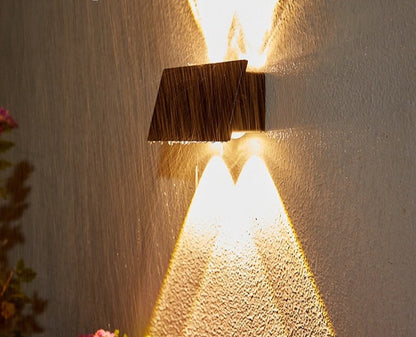 Elegante moderne Solar-Wandleuchte für stilvolle Außenbereiche