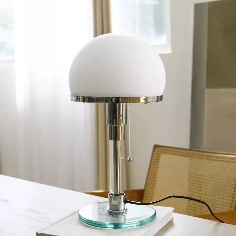 Bauhaus Sphere Tischlampe mit Glas-Kugelschirm