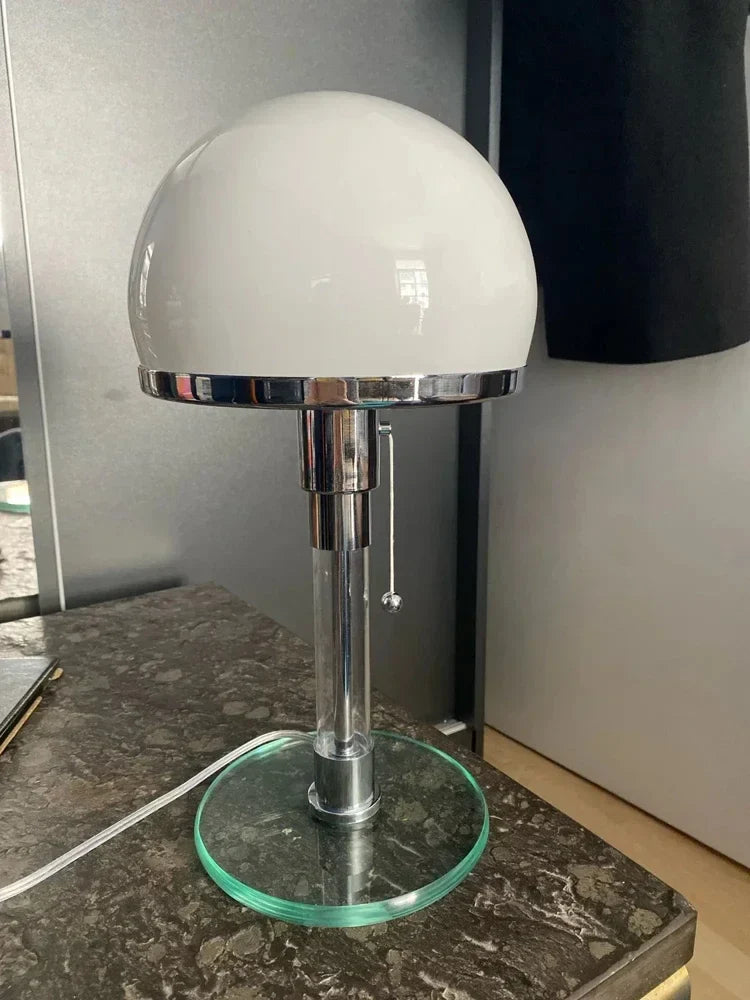 Bauhaus Sphere Tischlampe mit Glas-Kugelschirm