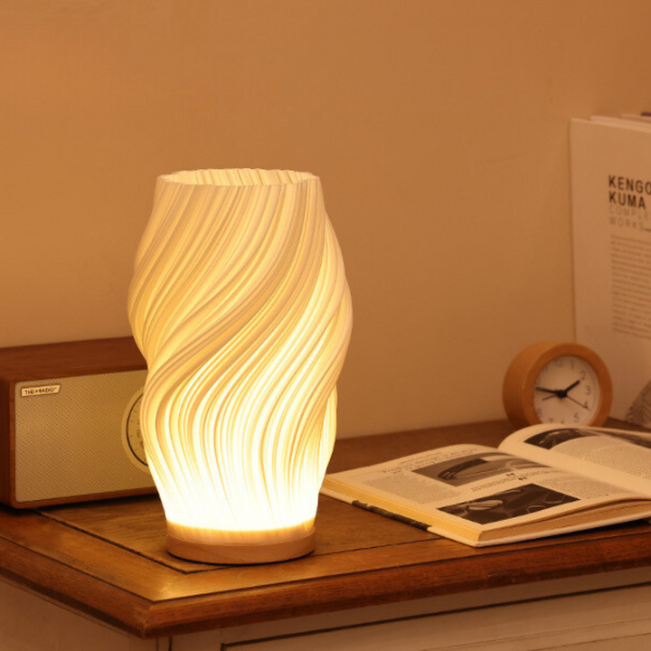 Frontansicht einer modernen Kunststoff-Tischlampe mit integrierter LED